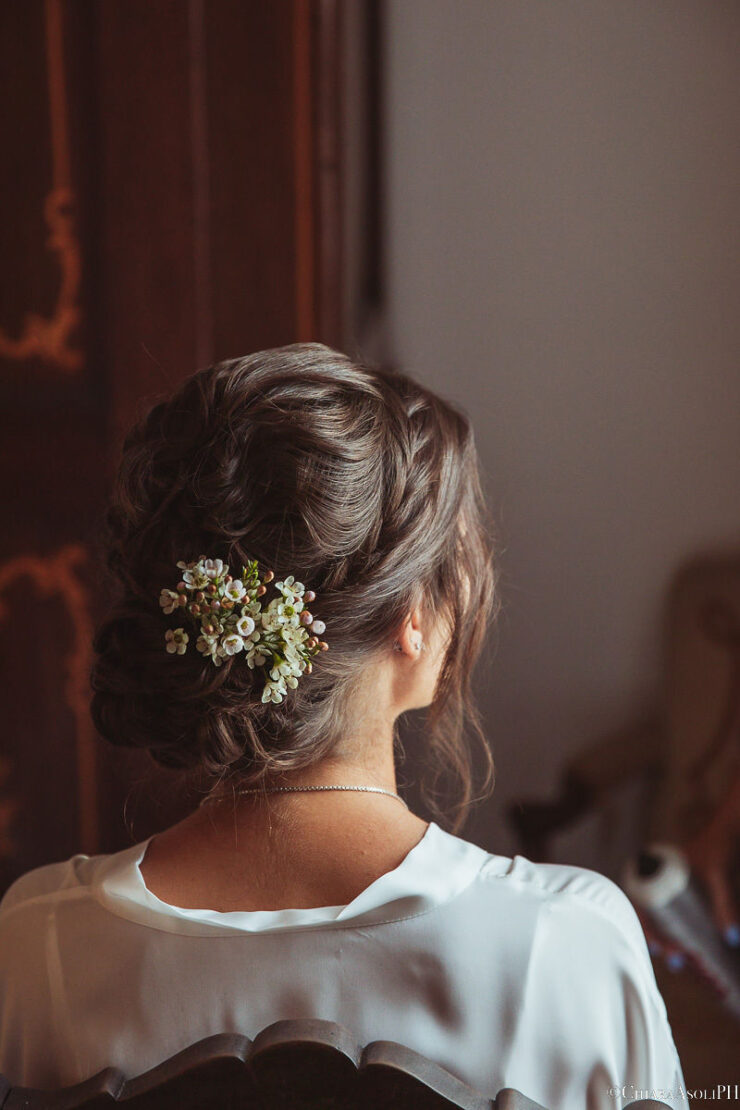 Acconciatura sposa con fiori