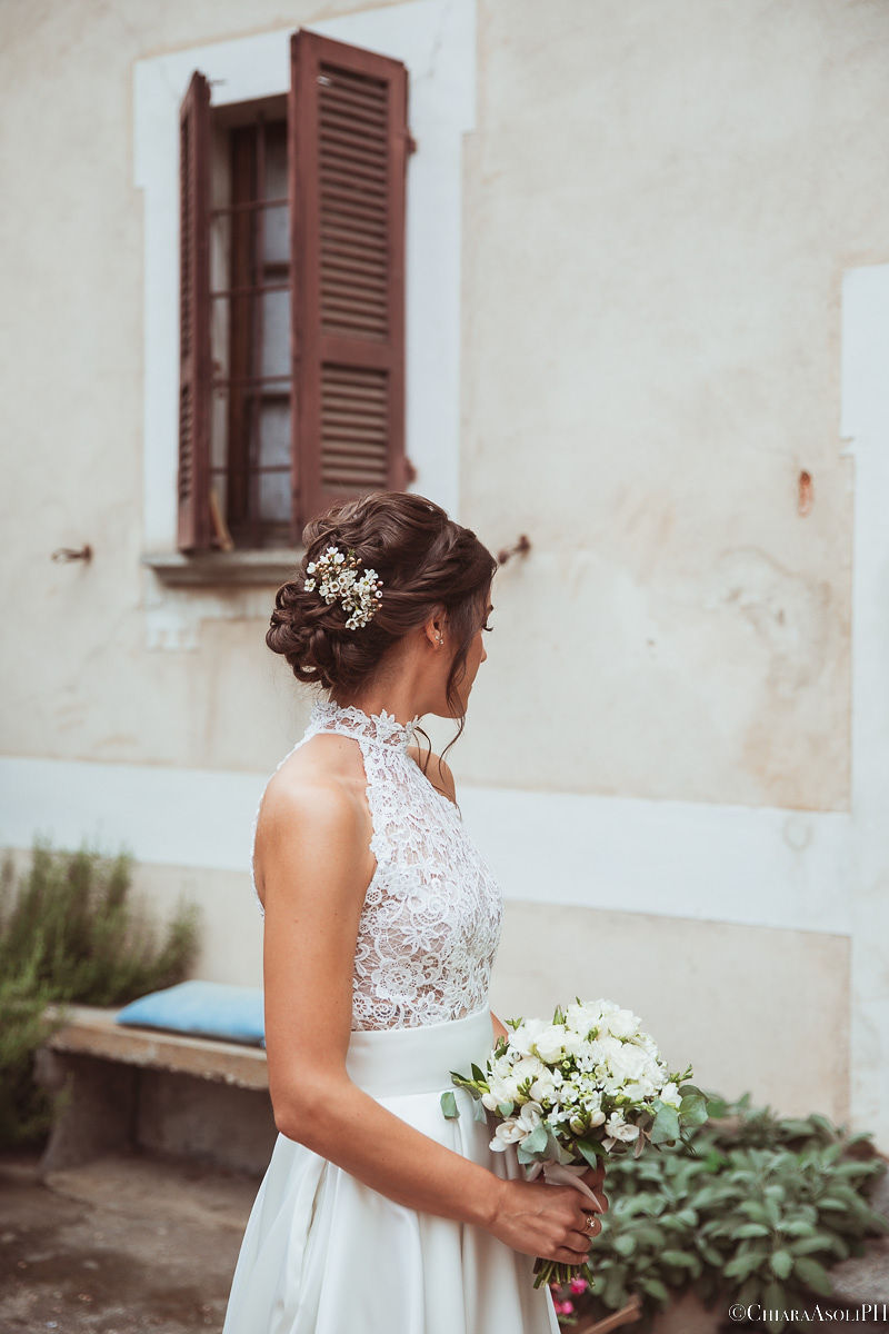 Raccolto sposa con fiori