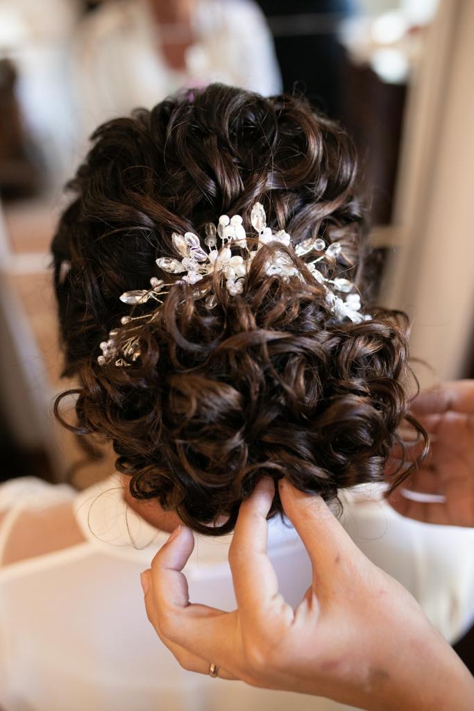 Acconciatura sposa capelli ricci